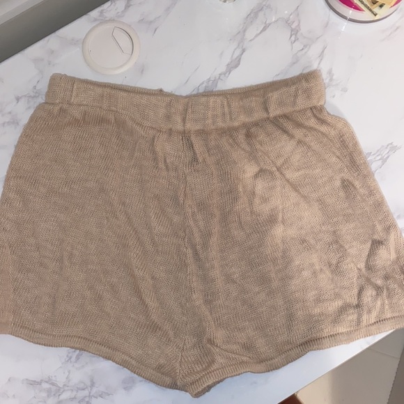 Princess polly beach shorts - Picture 3 of 3